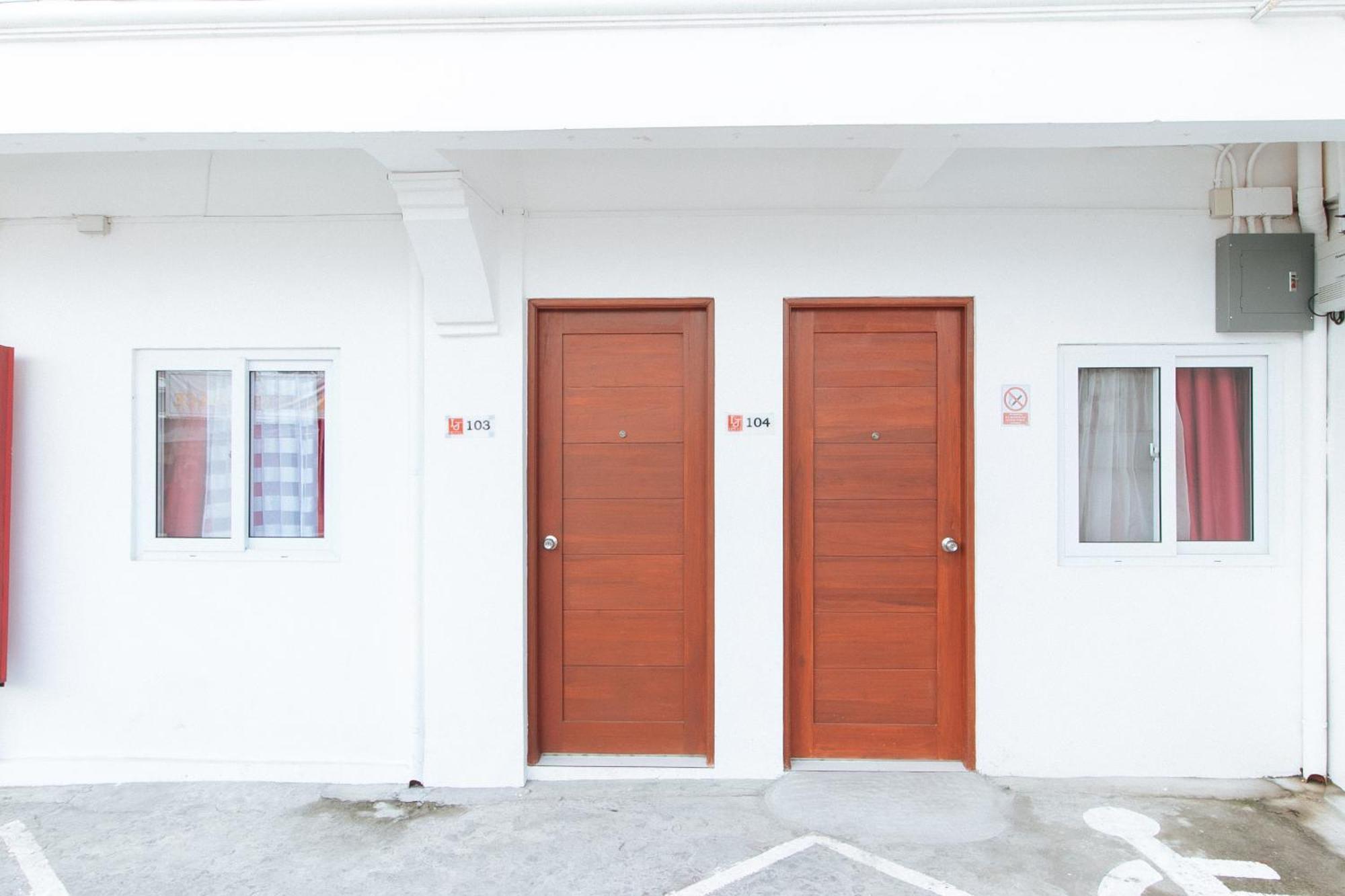 Reddoorz Near Mercado Del Lago Hotel Paranaque City Exterior photo